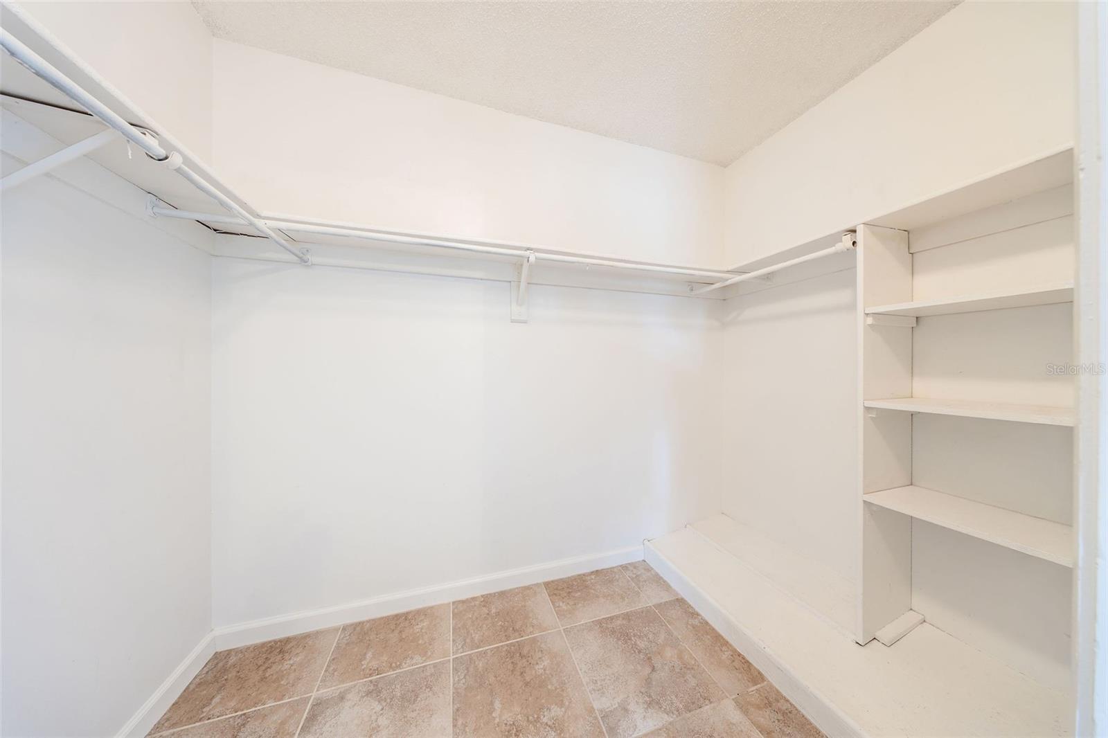 TWIN LAKE FOREST - Residential