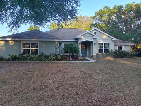 Photo of 427 Carolina Avenue, Lady Lake, FL 32159 (MLS # O6445801)
