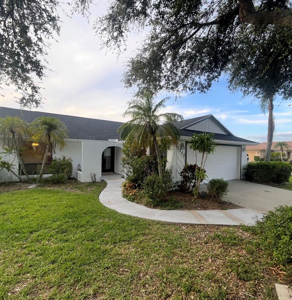 Photo of 2200 E Village Court, Venice, FL 34293 (MLS # A4667411)