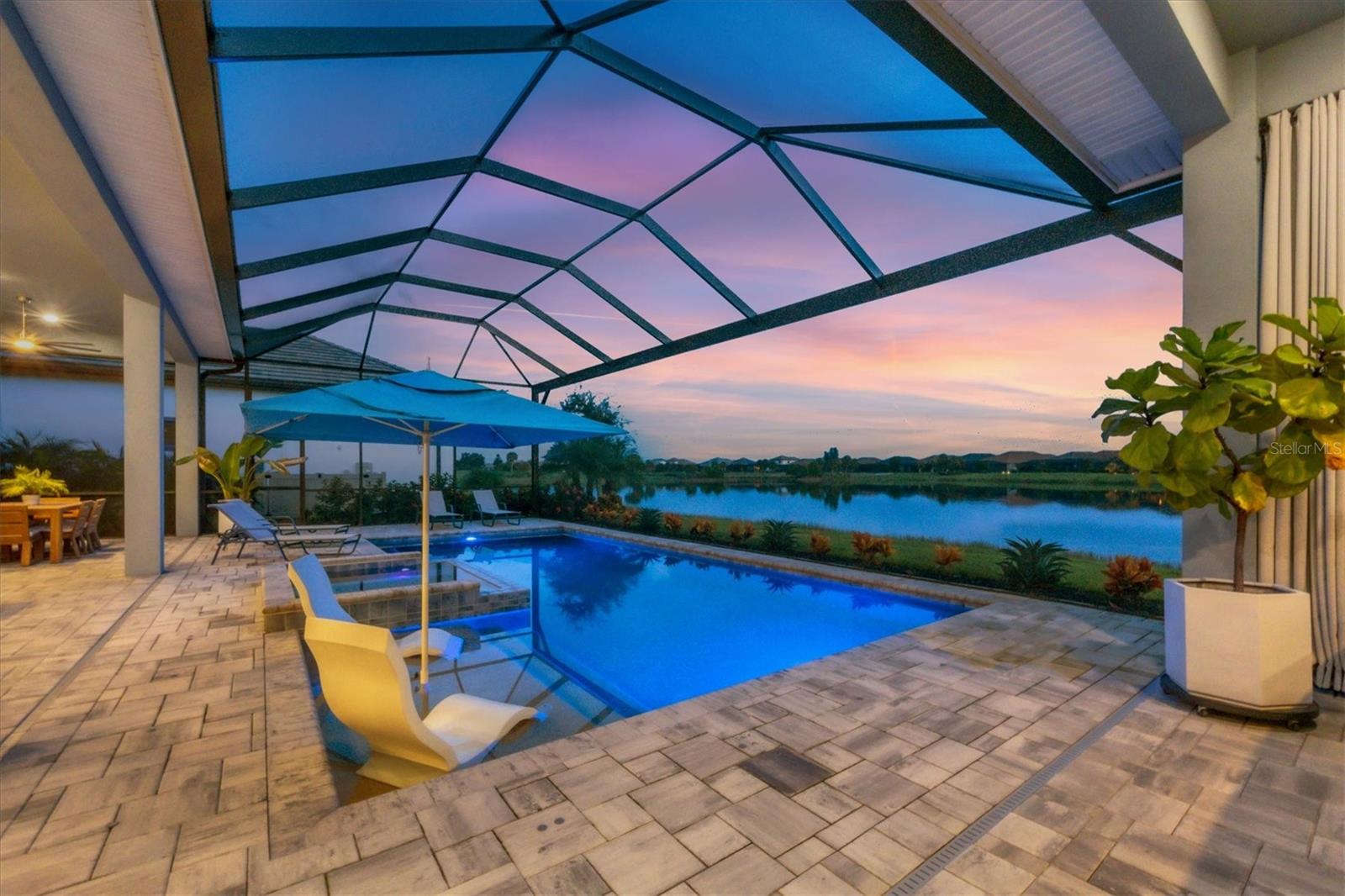 AZARIO ESPLANADE - Residential