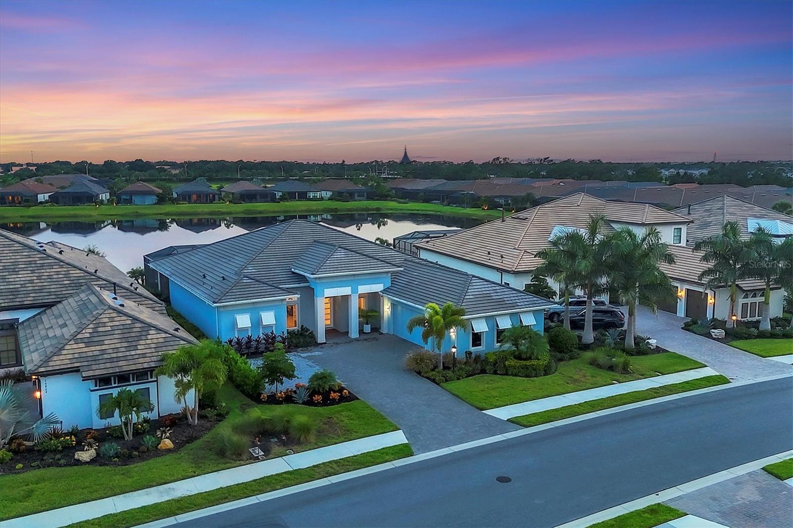 AZARIO ESPLANADE - Residential