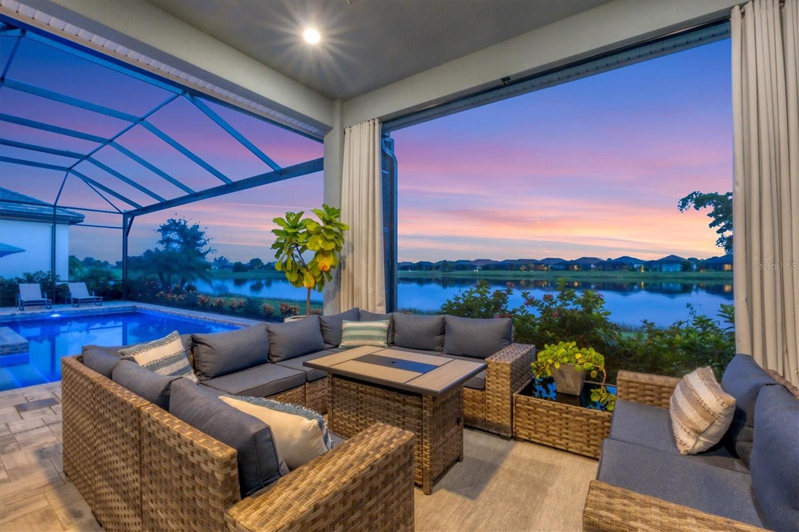 AZARIO ESPLANADE - Residential