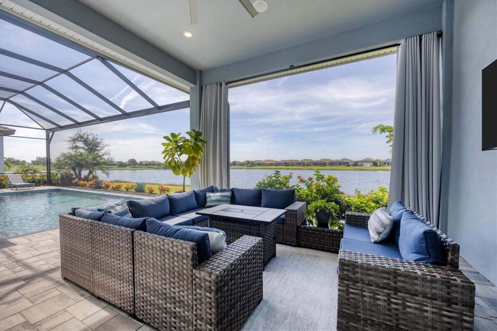 AZARIO ESPLANADE - Residential