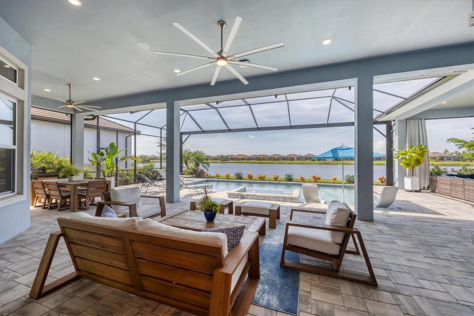 AZARIO ESPLANADE - Residential