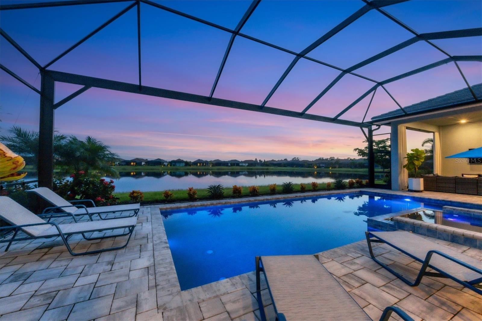 AZARIO ESPLANADE - Residential