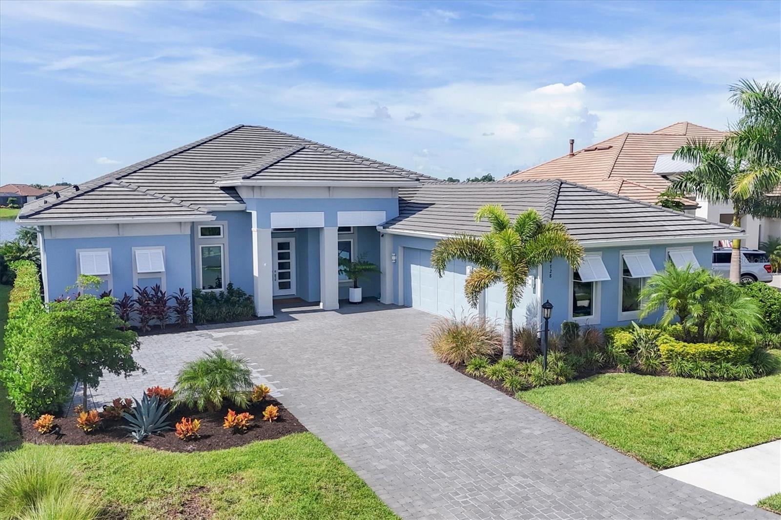 AZARIO ESPLANADE - Residential