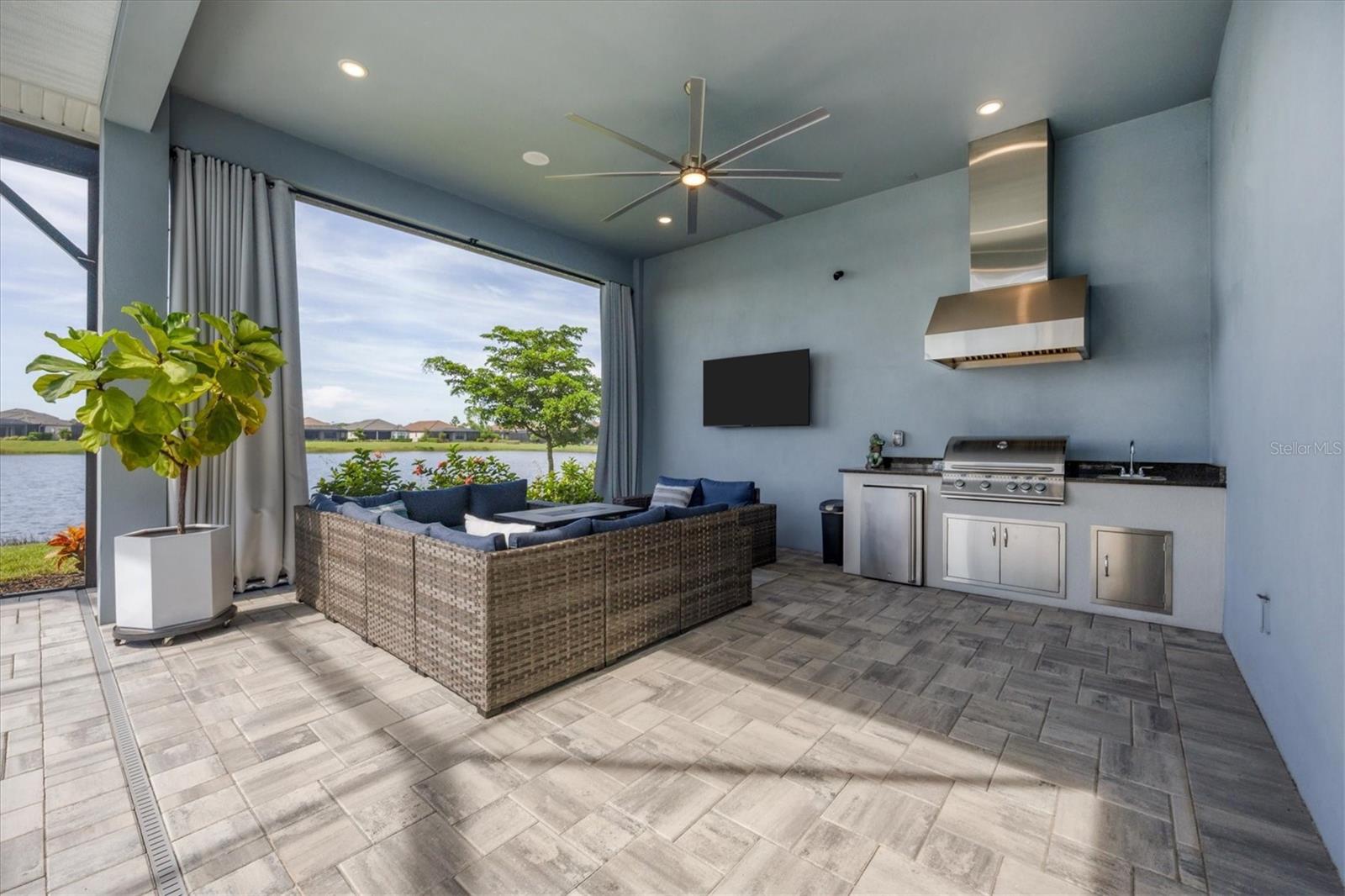 AZARIO ESPLANADE - Residential