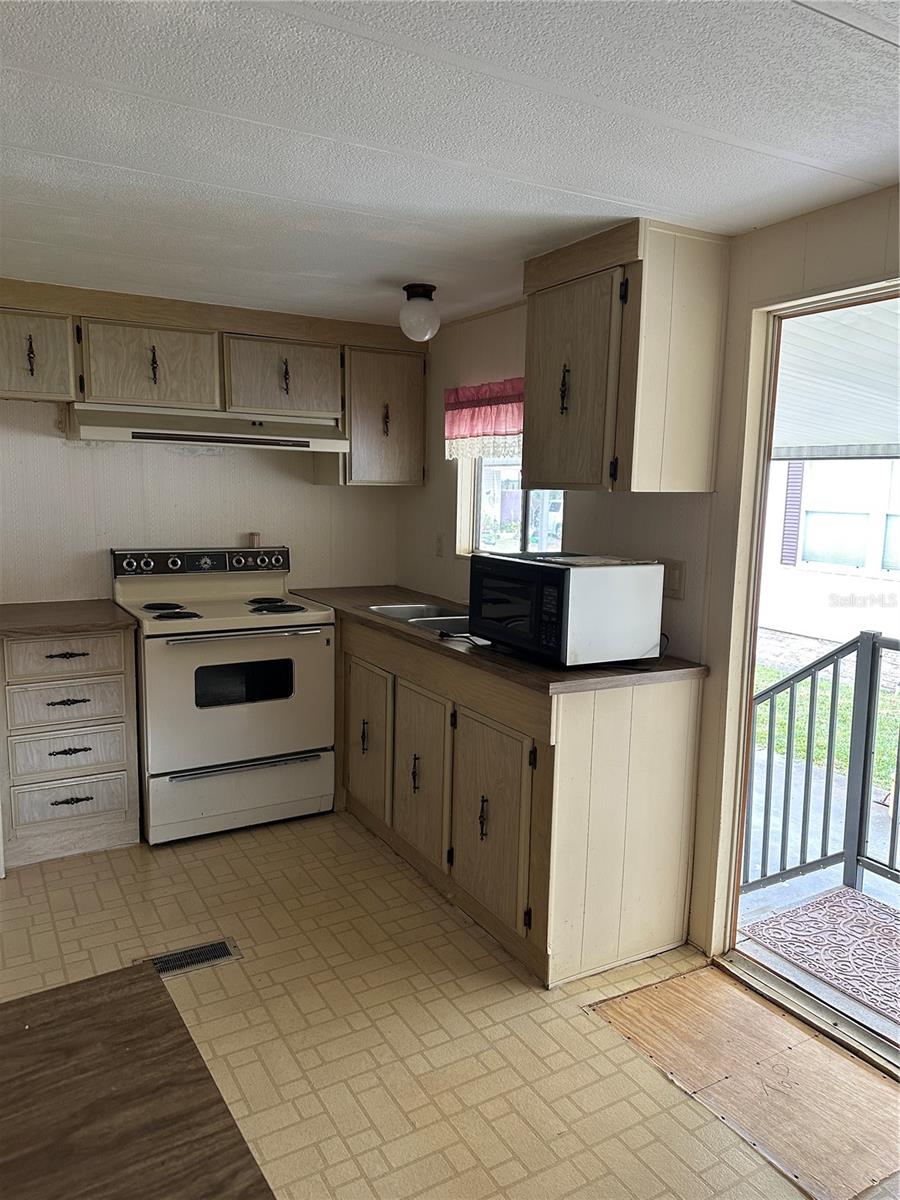 FLORAL LAKES - Residential