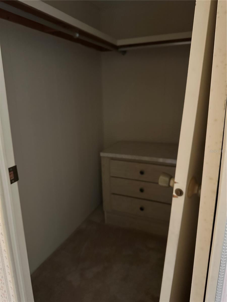 FLORAL LAKES - Residential