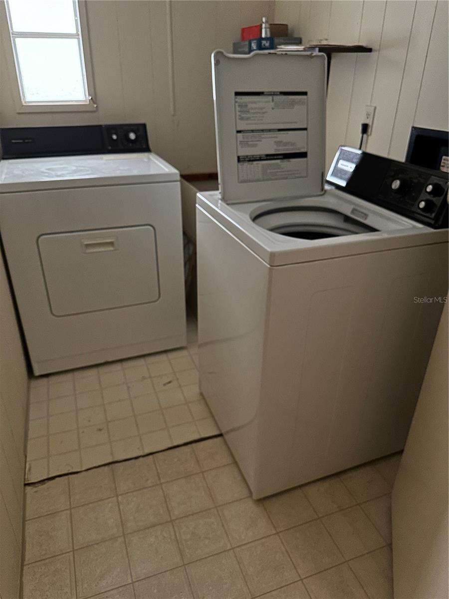 FLORAL LAKES - Residential