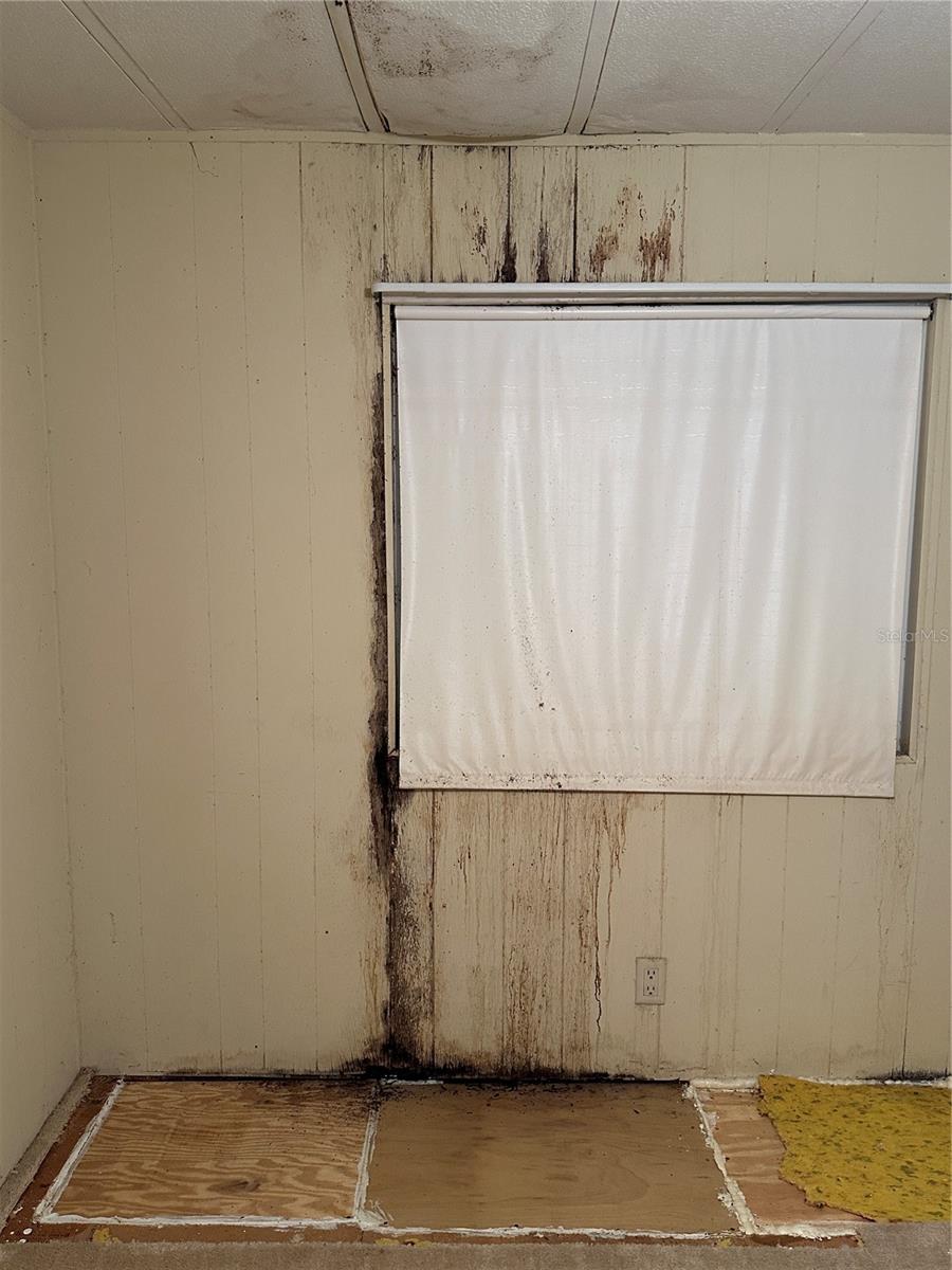 FLORAL LAKES - Residential