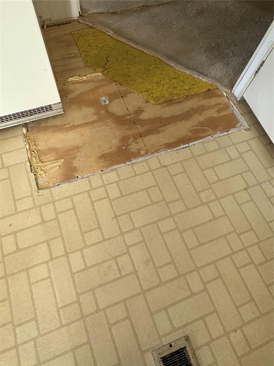 FLORAL LAKES - Residential