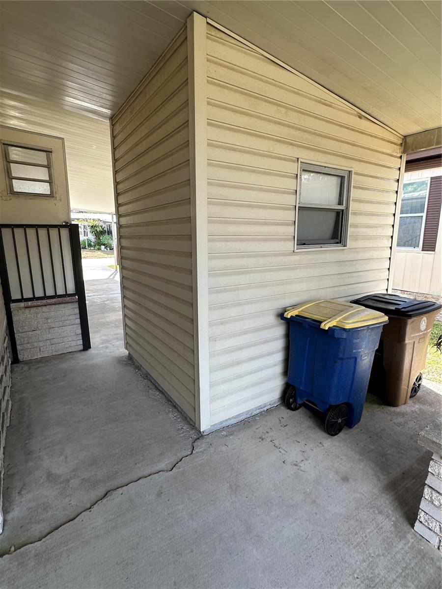 FLORAL LAKES - Residential