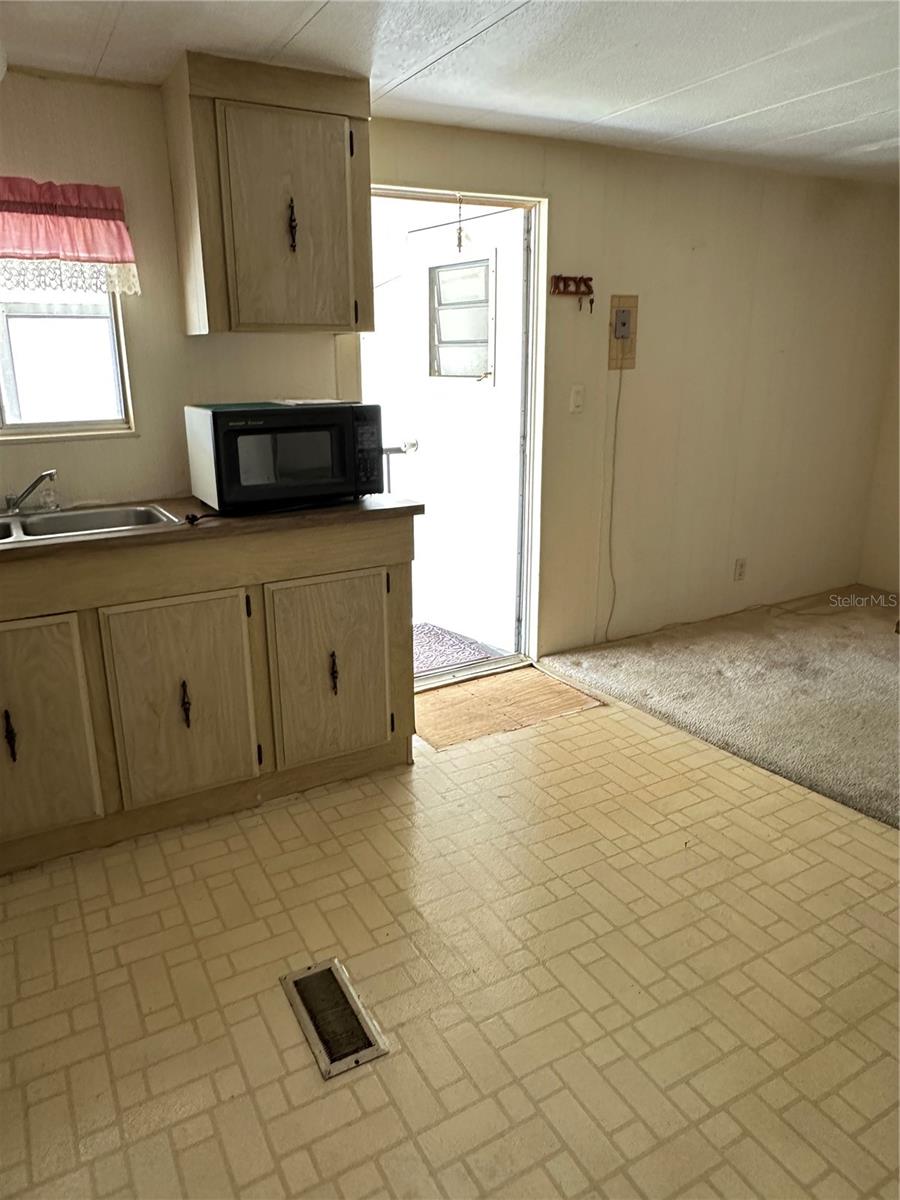 FLORAL LAKES - Residential