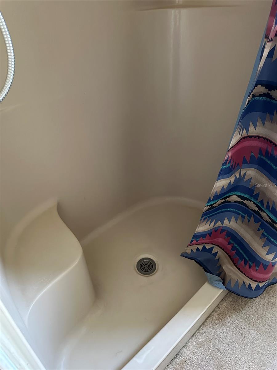 FLORAL LAKES - Residential