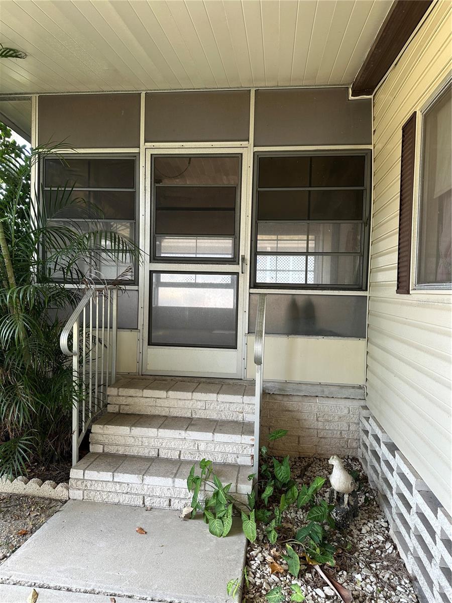 FLORAL LAKES - Residential