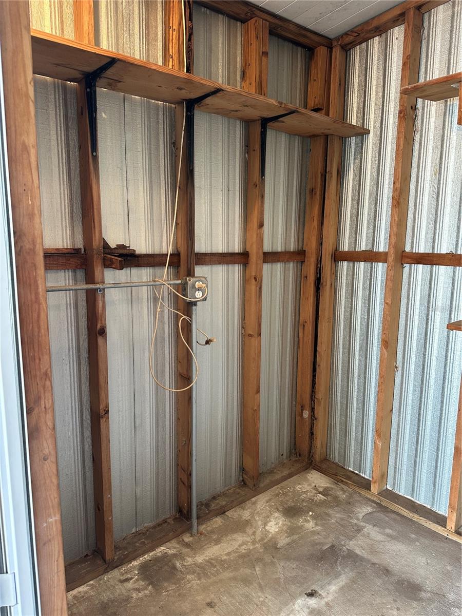 FLORAL LAKES - Residential