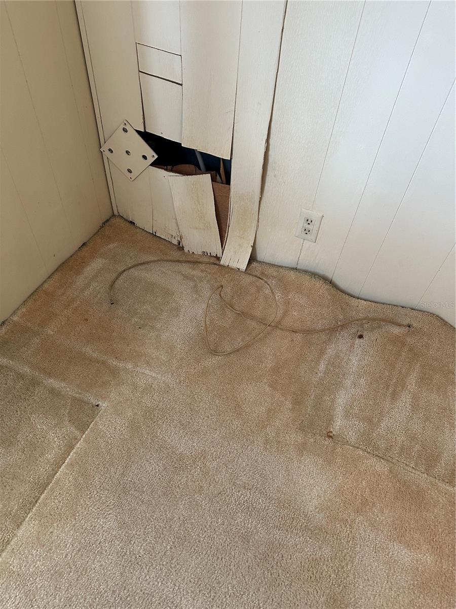 FLORAL LAKES - Residential