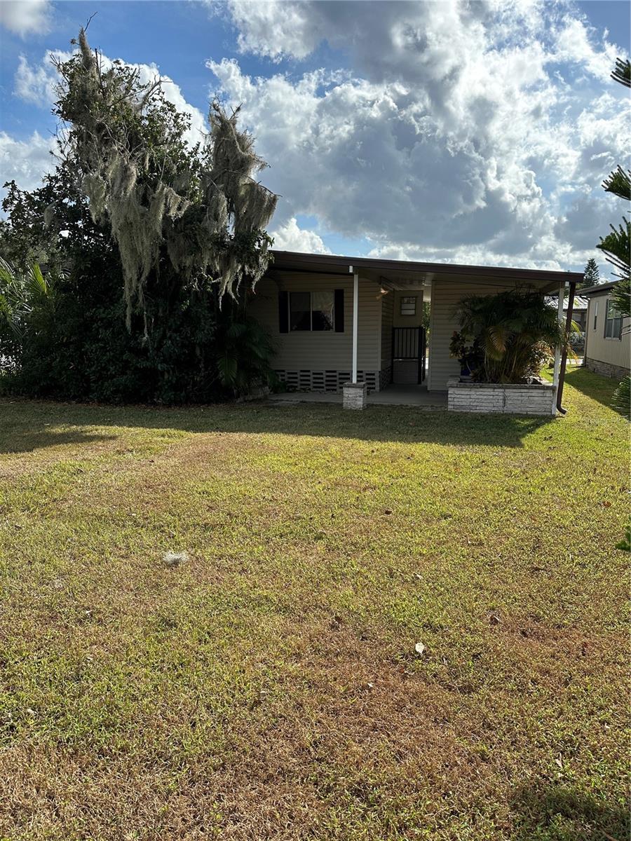 FLORAL LAKES - Residential