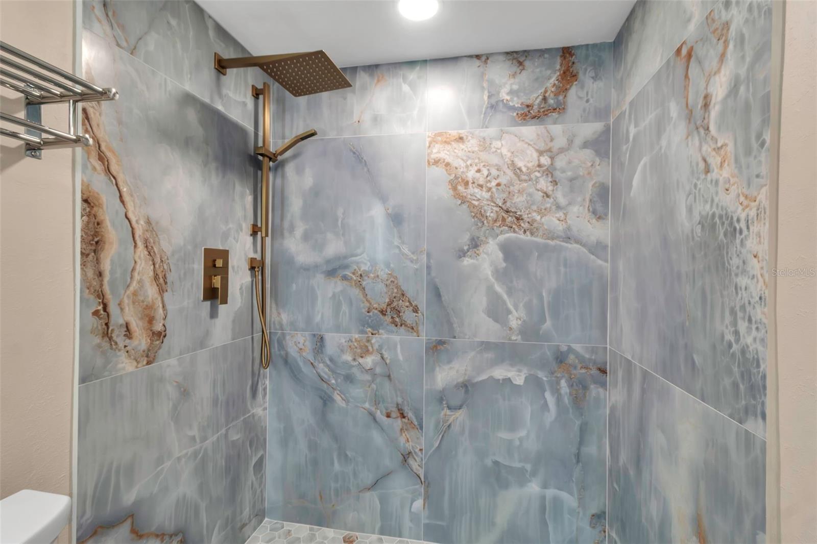 THE SHORE - Residential