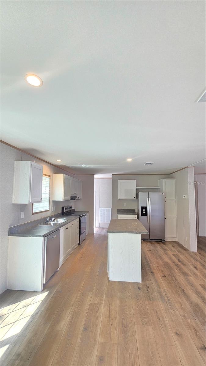 MOON LAKE ESTATES - Residential