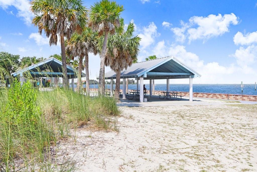 PLEASURE ISLES - Residential