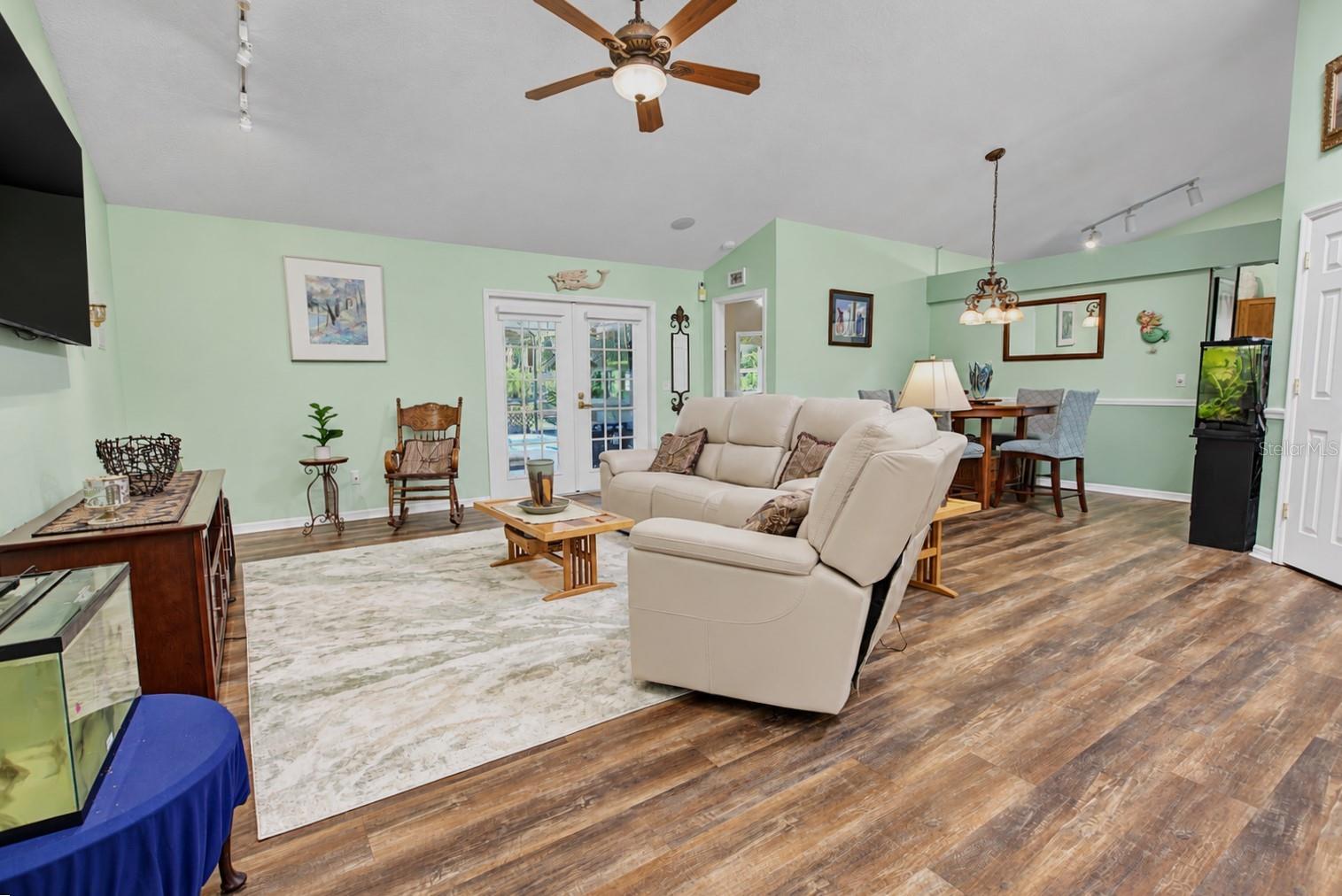 345 OAK LEAF CIRCLE