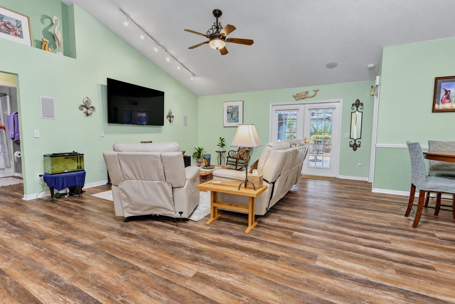 345 OAK LEAF CIRCLE