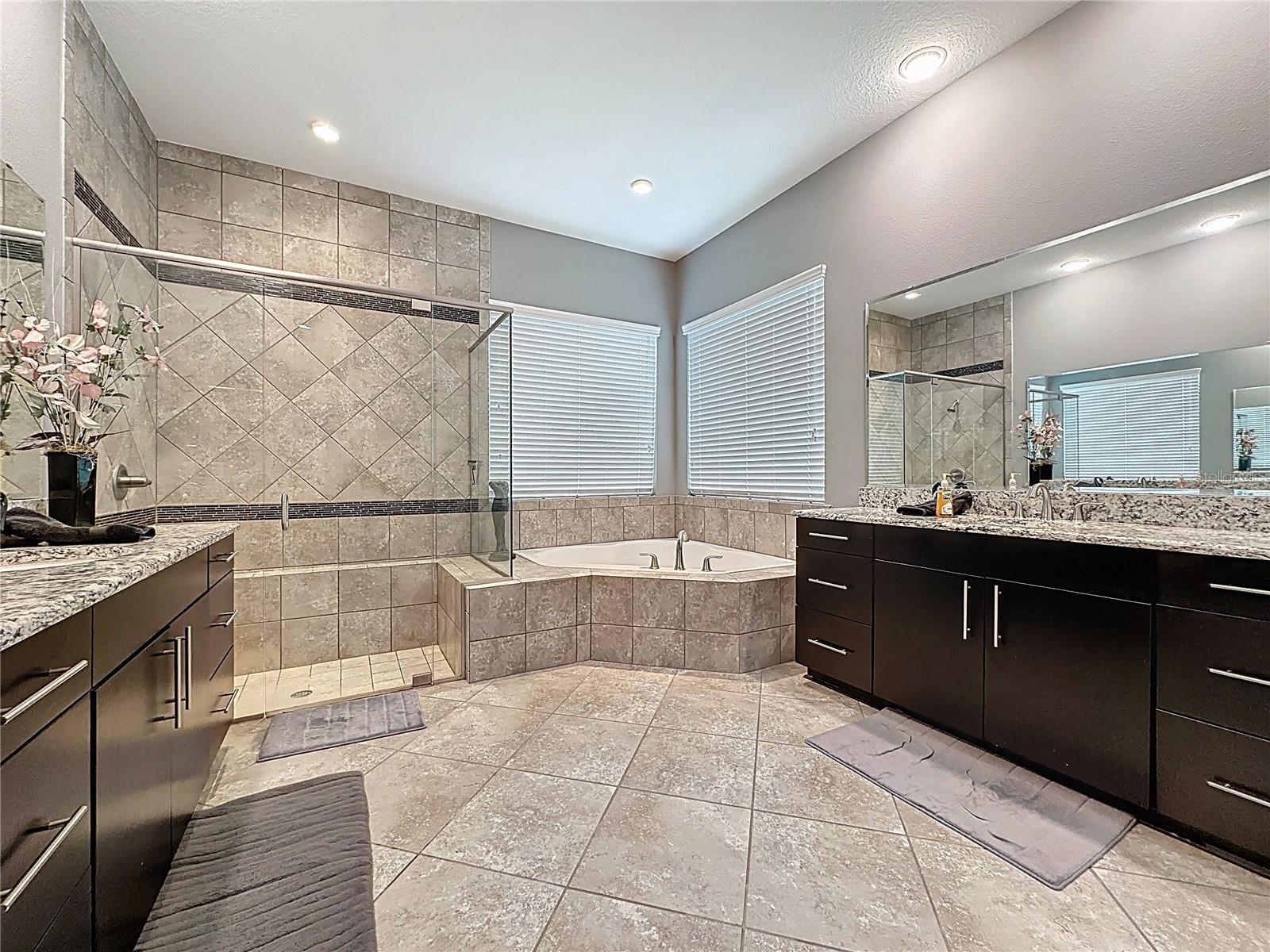 CASCADES OF GROVELAND (TRILOGY) - Residential