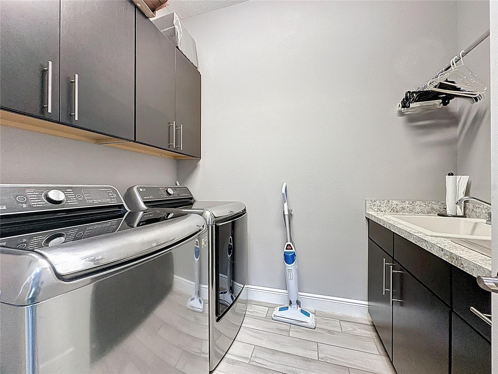 CASCADES OF GROVELAND (TRILOGY) - Residential