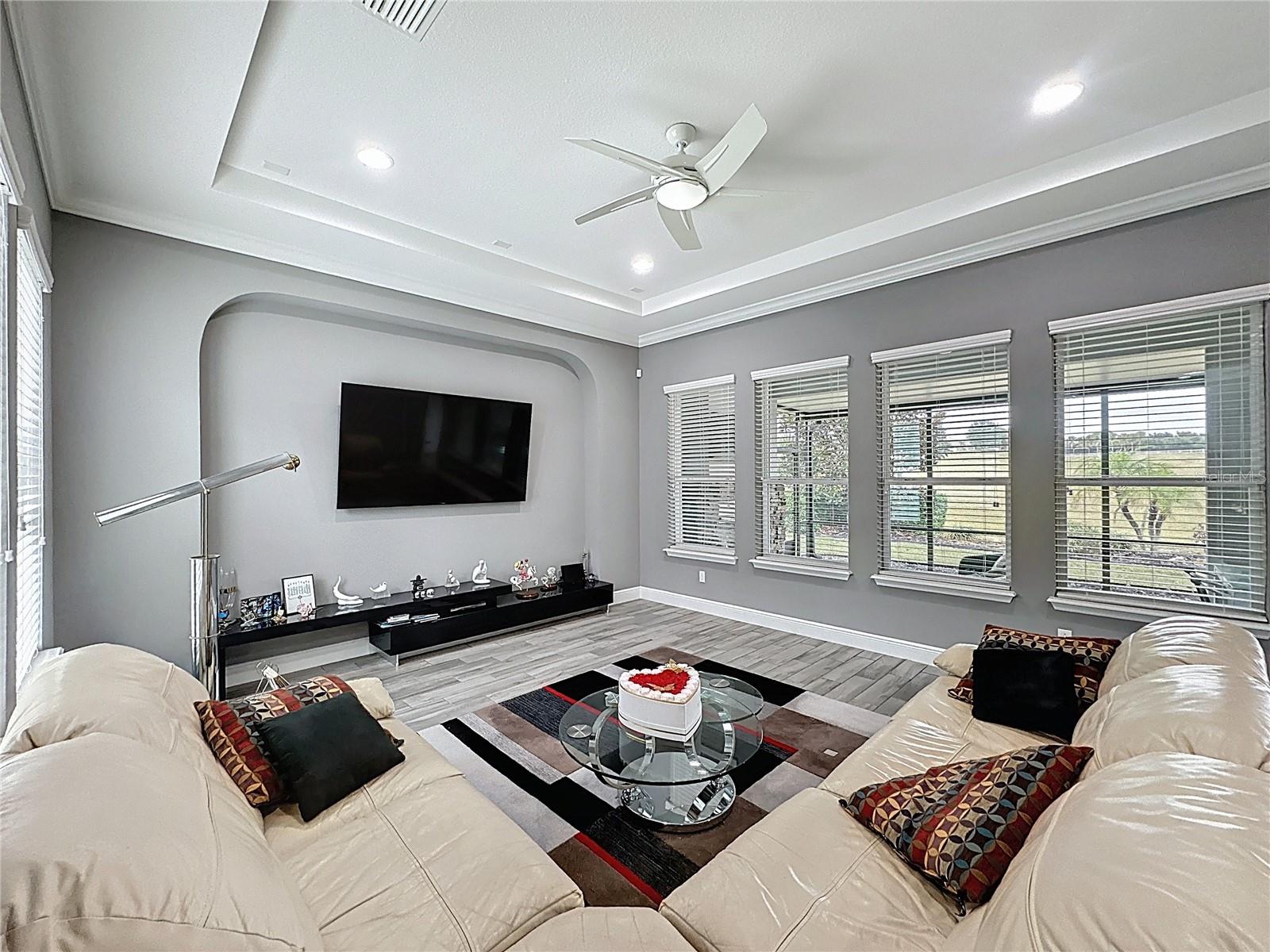 CASCADES OF GROVELAND (TRILOGY) - Residential