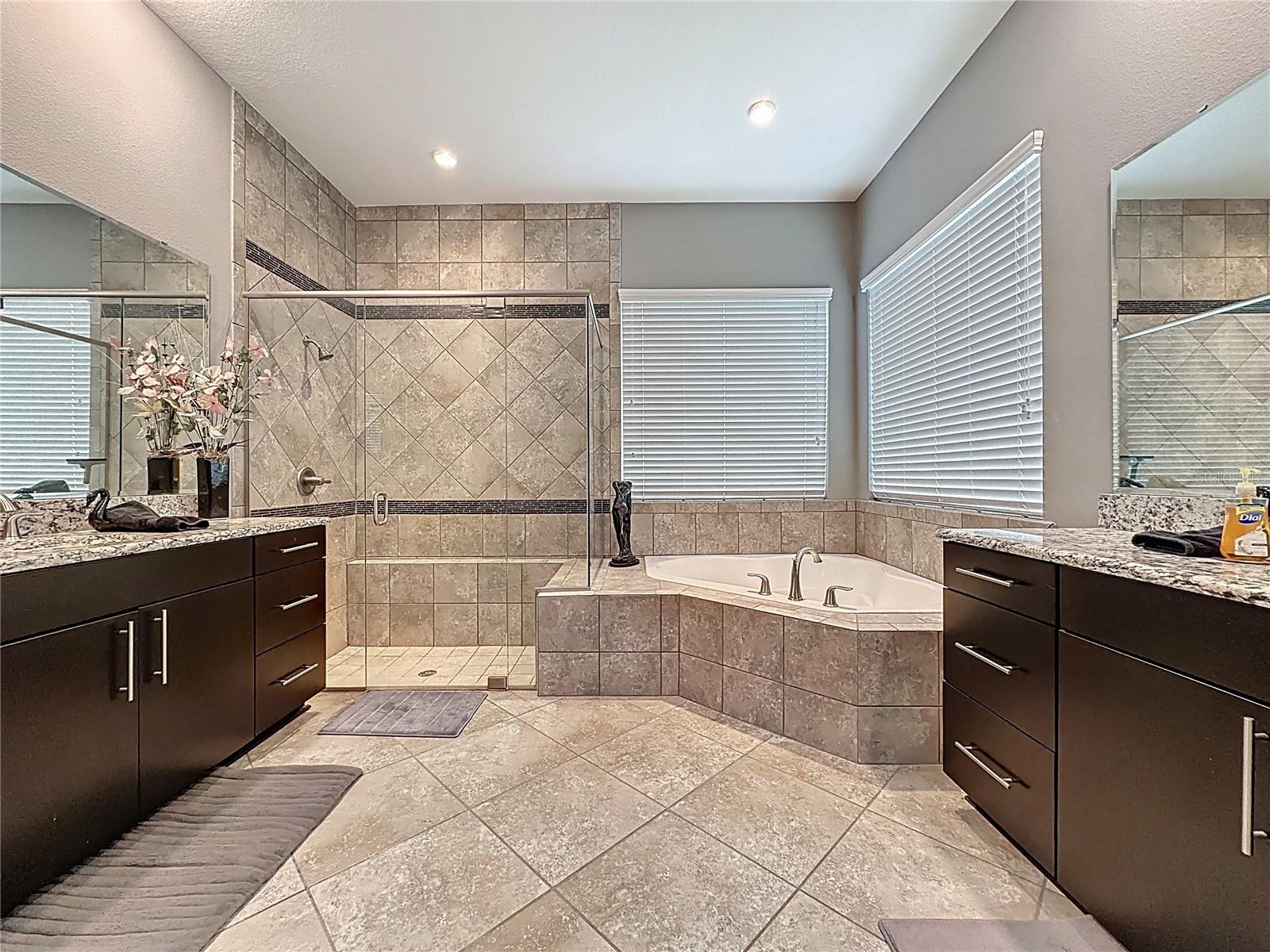 CASCADES OF GROVELAND (TRILOGY) - Residential