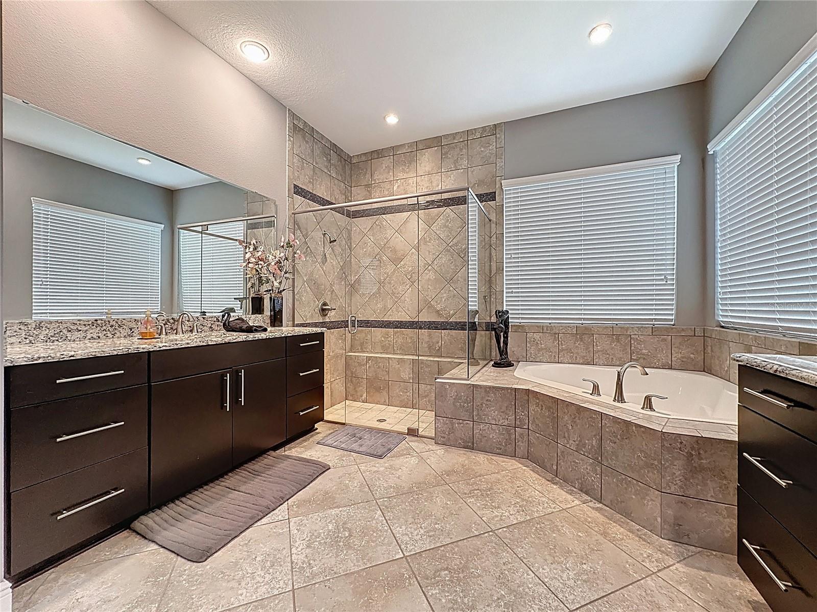 CASCADES OF GROVELAND (TRILOGY) - Residential