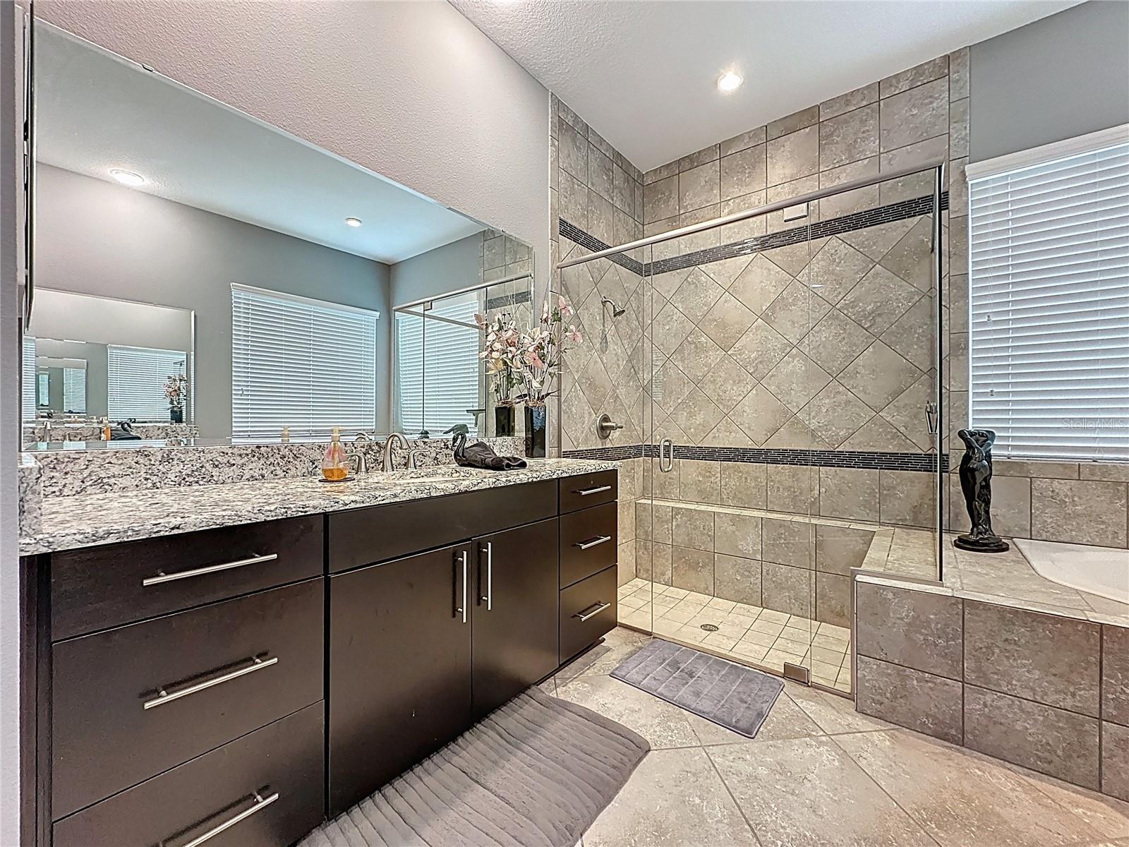 CASCADES OF GROVELAND (TRILOGY) - Residential