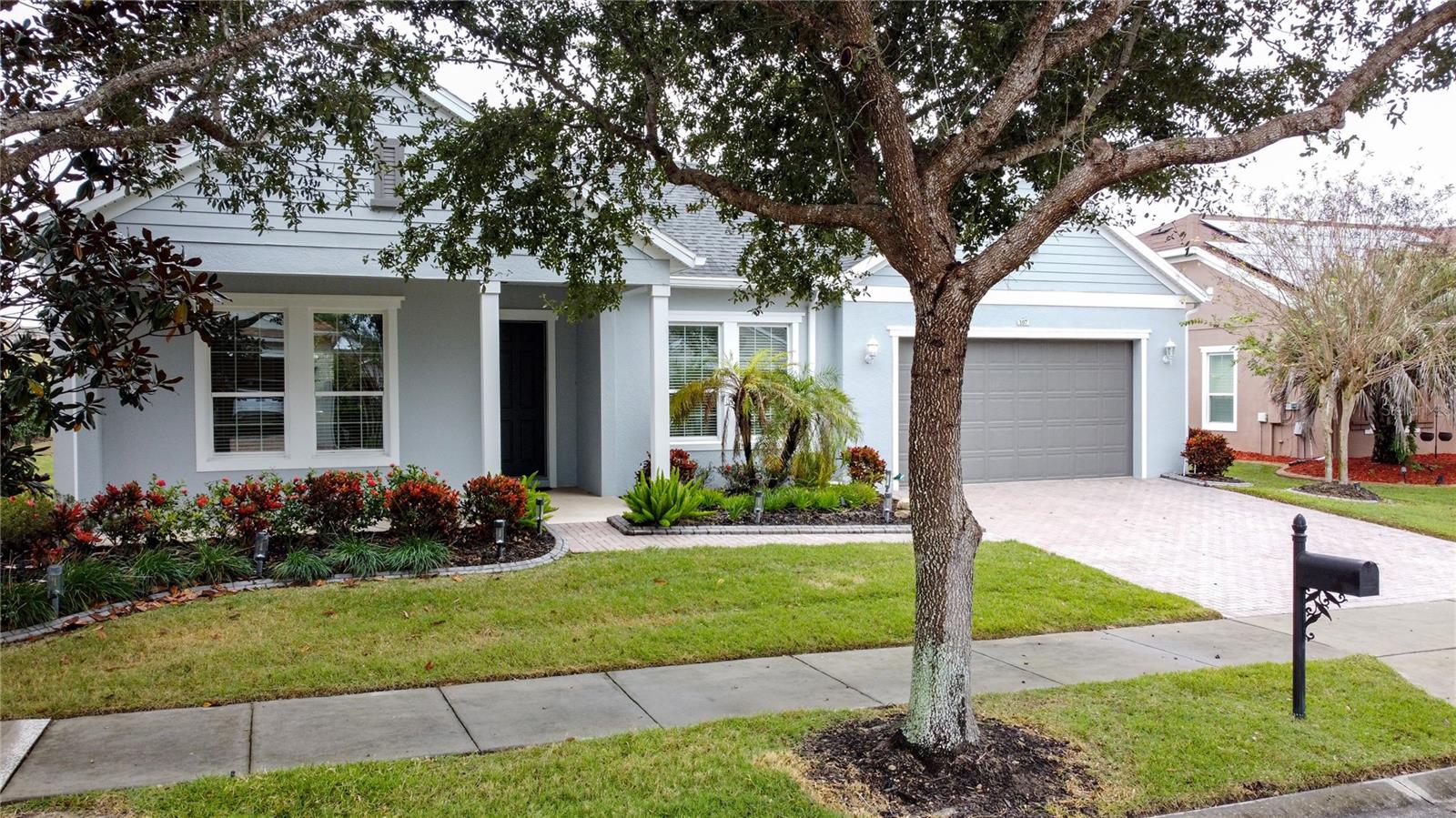 CASCADES OF GROVELAND (TRILOGY) - Residential