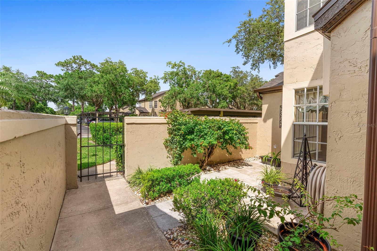 1529 FARRINDON CIRCLE