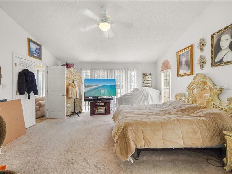 WILSHIRE OAKS - Residential