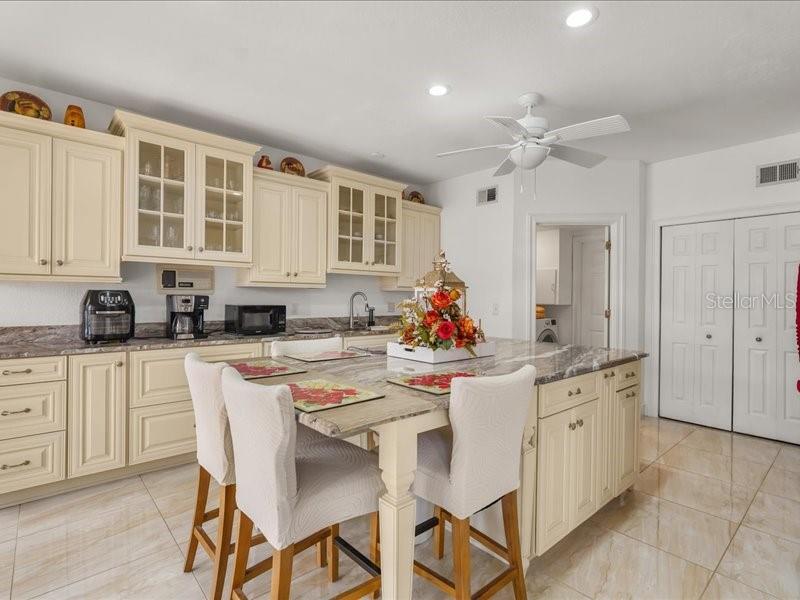 WILSHIRE OAKS - Residential