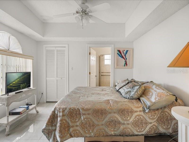 WILSHIRE OAKS - Residential