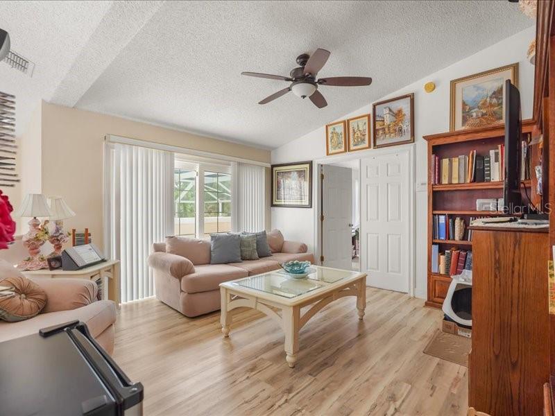 WILSHIRE OAKS - Residential