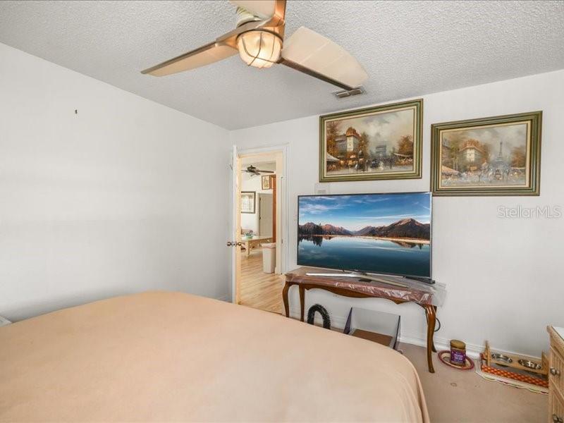 WILSHIRE OAKS - Residential