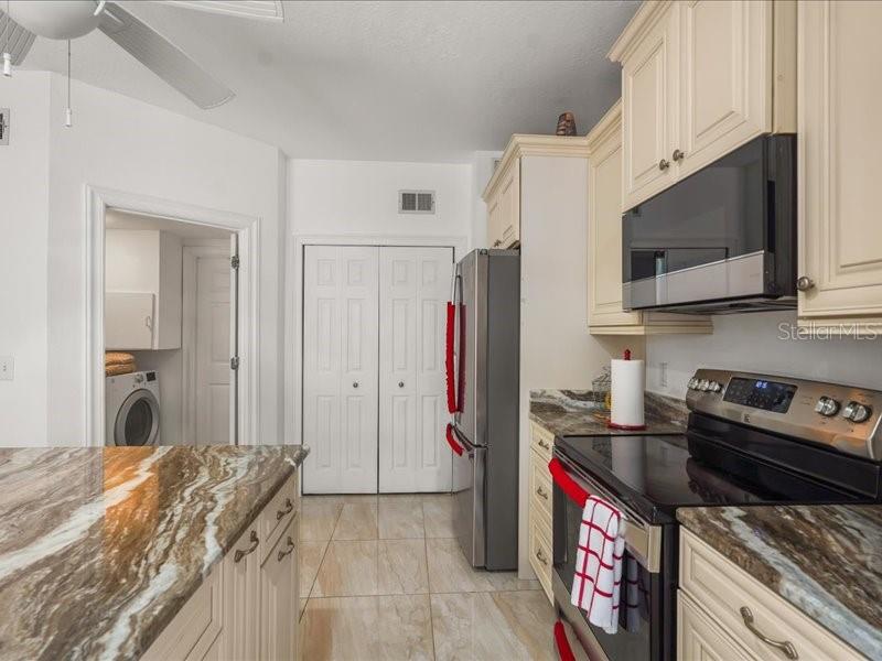 WILSHIRE OAKS - Residential