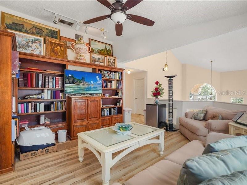 WILSHIRE OAKS - Residential