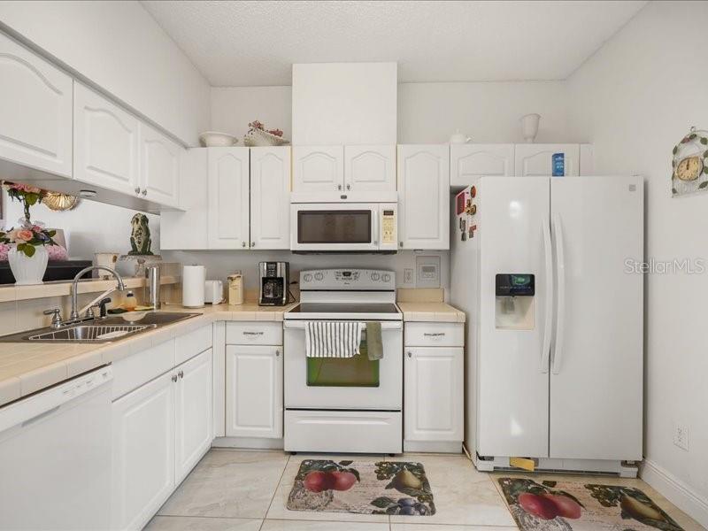 WILSHIRE OAKS - Residential