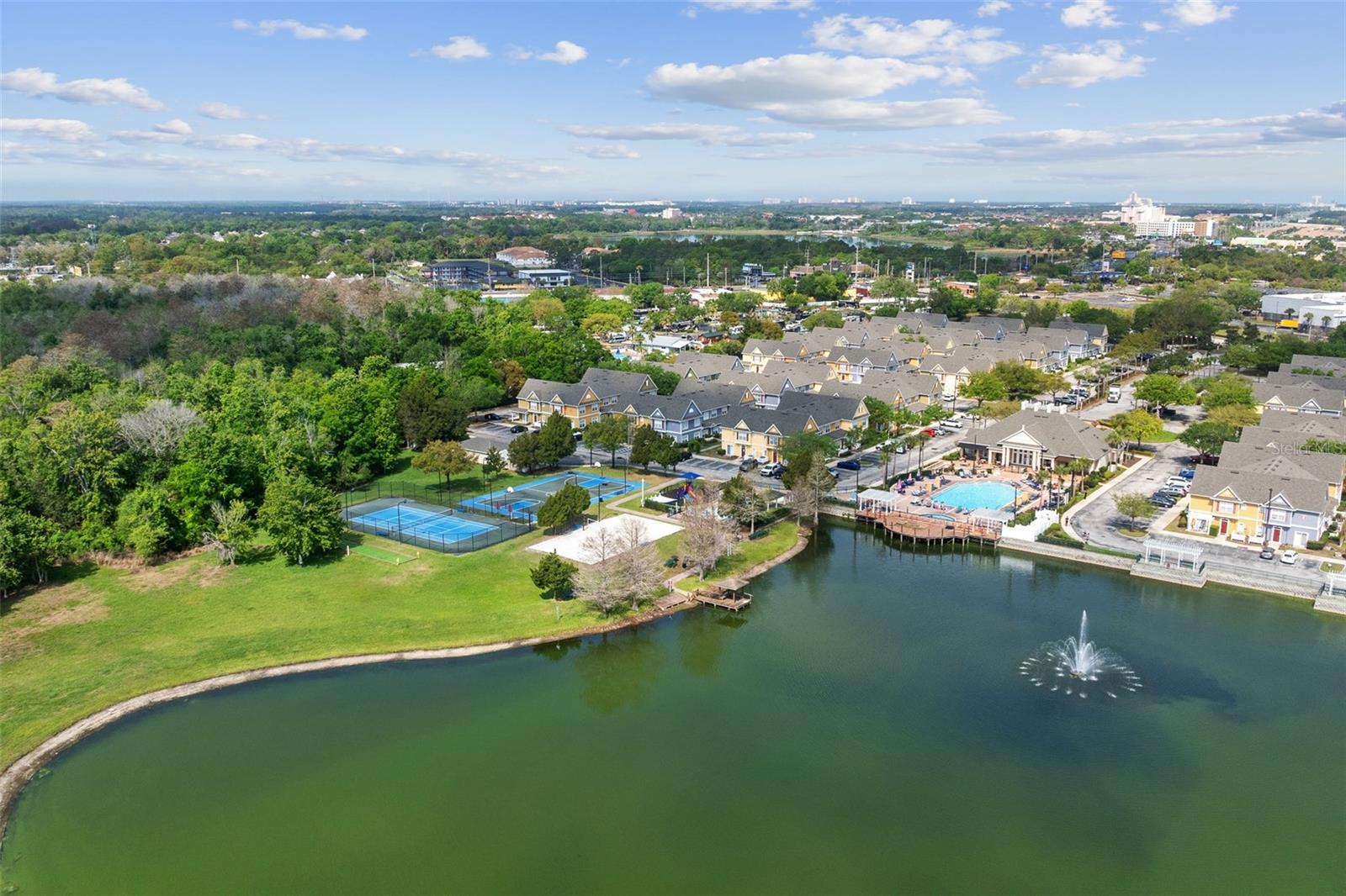 VILLAS AT SEVEN DWARFS LANE CONDO - Residential