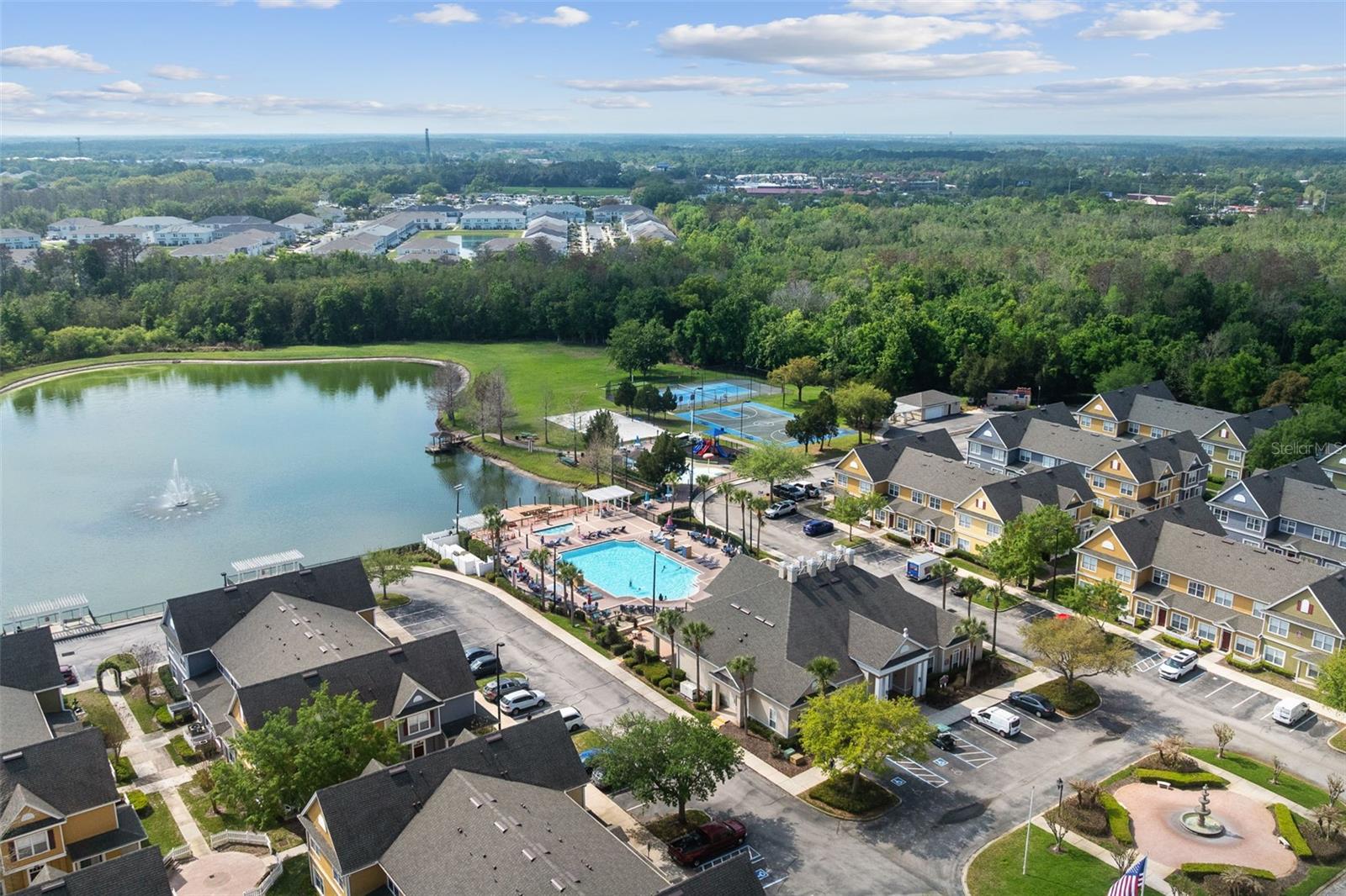 VILLAS AT SEVEN DWARFS LANE CONDO - Residential