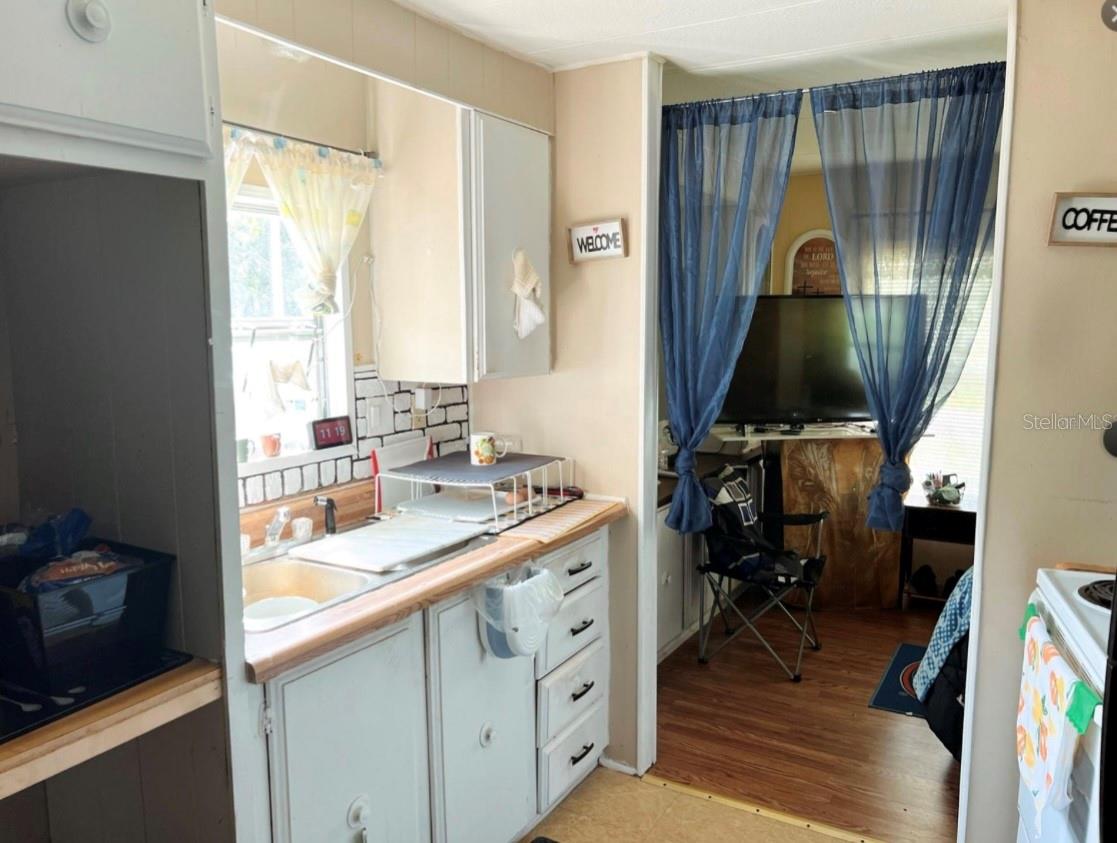 RIVER LAKES MANOR UNIT 01 - Residential
