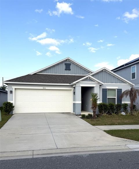 Photo of 925 Overpool Avenue, Davenport, FL 33896 (MLS # O6405048)