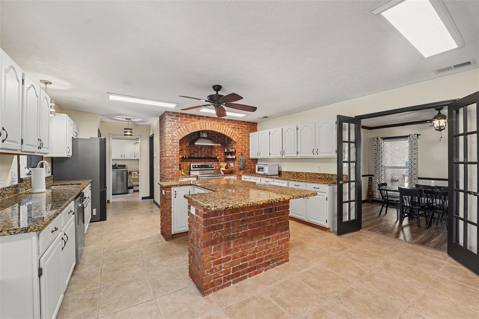 717 CAMROSE DRIVE