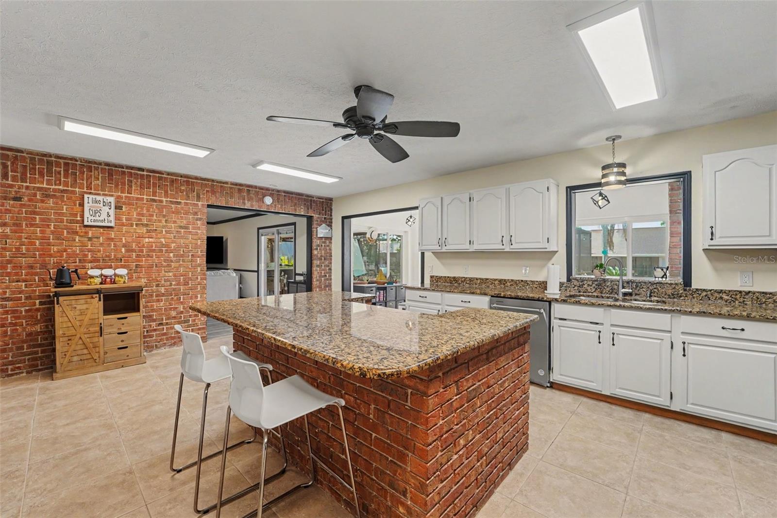 717 CAMROSE DRIVE